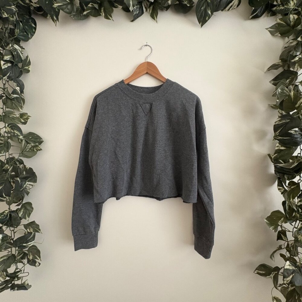 Colsie Crewneck Cropped Pullover Sweatshirt Grey Women’s Size M